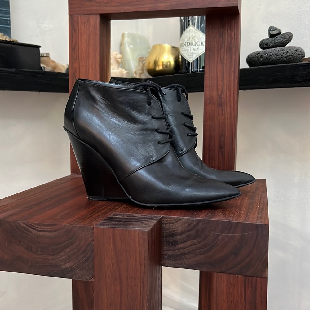 Leather Kenneth Cole wedge heel